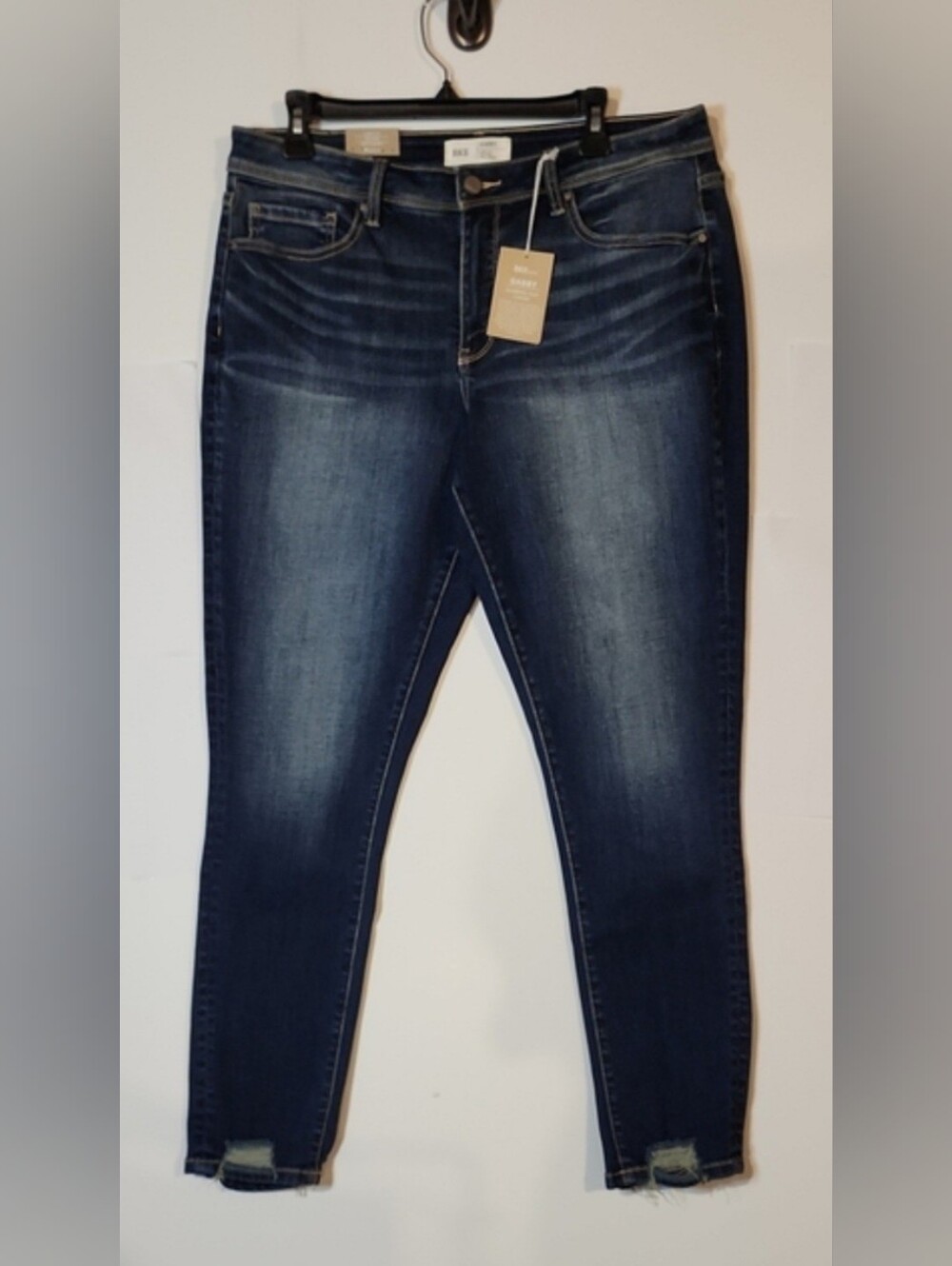 BKE Gsbby Ankle Skinny Jeans NWT Size 31